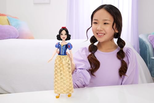 Mattel Disney Princess Dolls, Snow White Posable Fashion Doll with Sparkling Clothing and Accessories, Disney Movie Toys