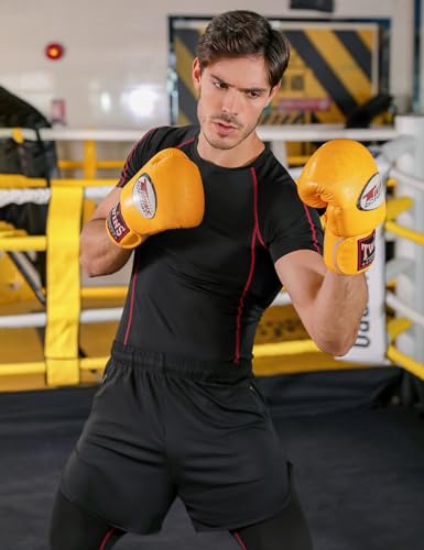 Hombre entrenando boxeo usando el conjunto deportivo Wayleb, con guantes amarillos y camiseta negra, listo para dar un golpe