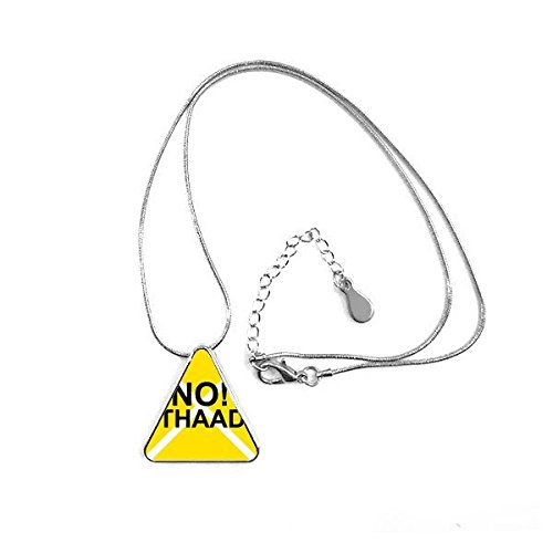 Bijoux collier pacifisme avec pendentif triangle jaune contre la guerre