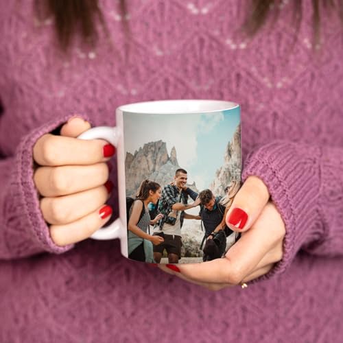 Wanapix | Taza Personalizada con Foto y Texto | Capacidad de 325ml | Taza de Cerámica con Diseño Único | Regalo para Amigos y Familiares | Apta para Microondas | Interior y Asa Color Blanco
