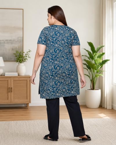 Image of In Love Women's All-Over Printed Cotton Plus Size Longline T-Shirt with Pockets