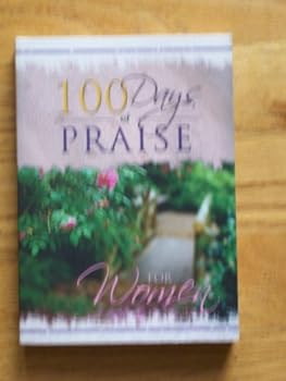 Paperback 100 Days of Praise For Women Book