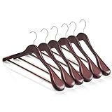 ✅Resistencia fiable: las perchas de madera resistentes cuentan con un cuerpo grueso con barra transversal gruesa reforzada con tornillo y gancho galvanizado que proporciona un apoyo superior de ropa más pesada como conjuntos de trajes y jeans.