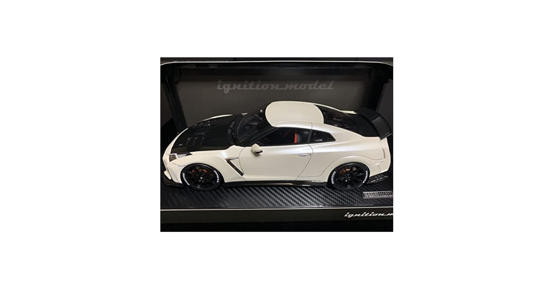 イグニッションモデル　TOP SECRET GT-R  ホワイト イグニッションモデル 1/18 トップシークレット GT-R (VR32
