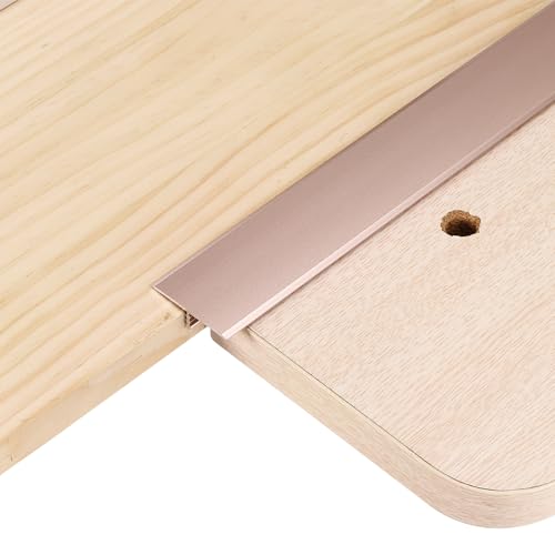 Profilé de transition en T pour sol qui comble les interstices entre lames de vinyle et parquet