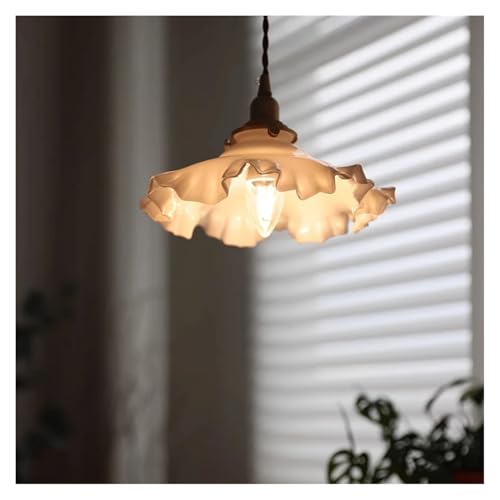Lustre en verre d'art romantique pour sublimer un intérieur sombre