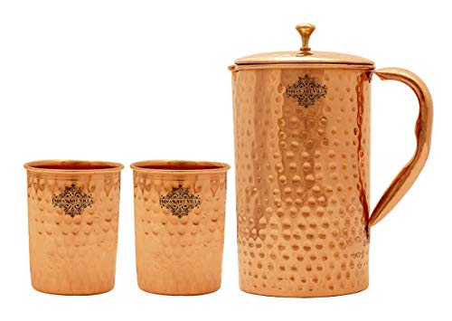 Indian Art Villa Lot de 1 pichet en cuivre martelé de 2 012,8 g avec 2 gobelets en verre de 283,5 g chacun – Stockage d'eau potable pour maison, hôtel, restaurant, vaisselle