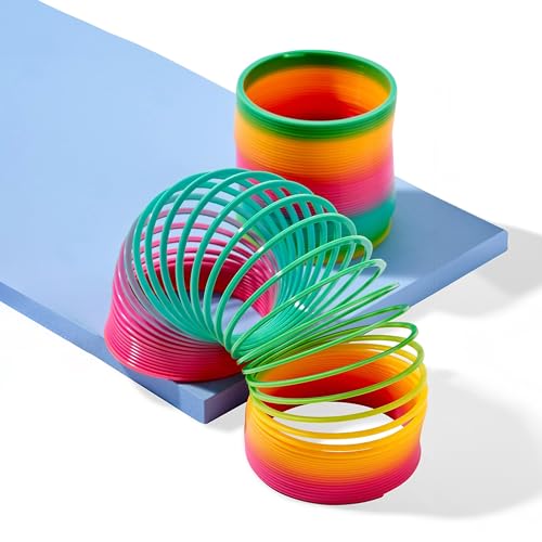 Out of the blue Riesige Regenbogen Spiralen XXL - 2er Set Treppenhüpfer Spielzeug, 10cm Durchmesser, aus Kunststoff - Perfekt für Mädchen & Jungen - Ideal als Mitgebsel für Kindergeburtstage