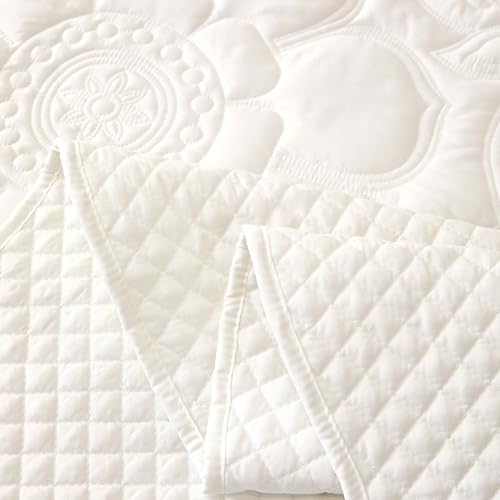 Image of EVENHUG Quilt Set King Size Soft Lightweight White Bedspreads with 2 Pillow Shams Reversible Bedding Coverlets for All Seasons 3 Piece (106 inchx96 inch)