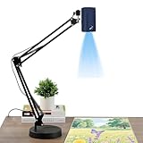 【Conception rotative à 360°】Le projecteur offre une capacité de rotation complète à 360°, assurant une projection stable sous tous les angles. Son support entièrement métallique garantit un alignement précis de l'image et empêche tout basculement, tandis que sa base polyvalente est conçue pour s'intégrer parfaitement à n'importe quel espace de travail.