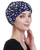 Design élégant. La fleur et les plis faits à la main de ce turban de classe ajoutent une touche agréable. Le bonnet est sophistiqué et vous fait vous sentir bien. Facile à mettre et à enlever. Il reste en place et s'adapte à toutes les tenues. Vous recevrez de nombreux compliments.