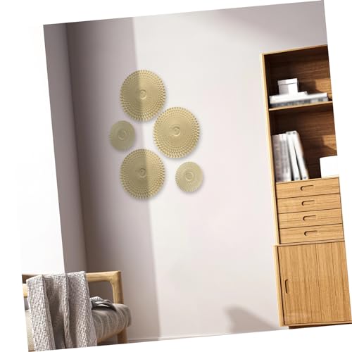 Décoration murale géométrique pour habiller un mur vide