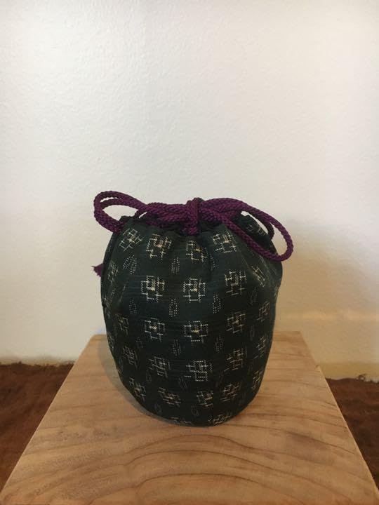 Amazon.co.jp: 作家物釉描銀彩椿圖蓋物茶入茶道具野点九谷古伊万里伊藤 