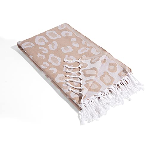 InfuseZen Toalla turca de baño y playa, diseño reversible de leopardo, algodón turco, suave, ligera, absorbente, de secado rápido, sin arena, para piscina, gimnasio, manta, viajes, color beige