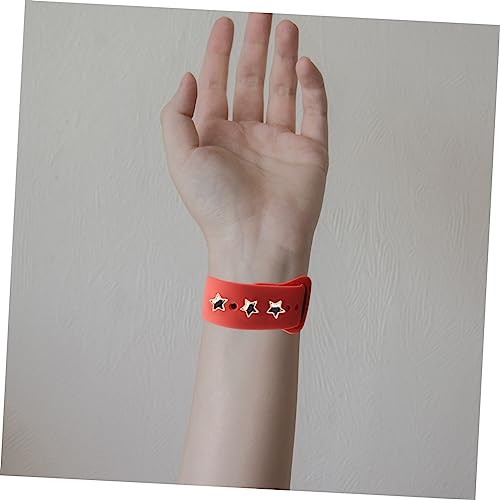 Décorations étoiles pour montres : la solution pour customiser un bracelet unicolore