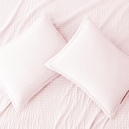 Image of Amazon Basics Duvet Cover Set with Jacquard Geometric Pattern, 3-Piece with 1 Duvet Cover and 2 Pillow Shams, Comforter Not Included, Queen, Pink