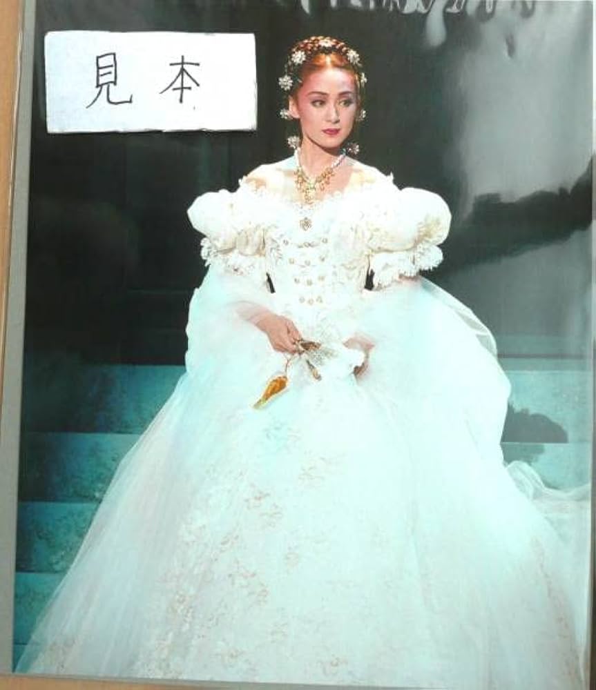 Amazon.co.jp: 超レア宝塚エリザベート白城あやか特大写真