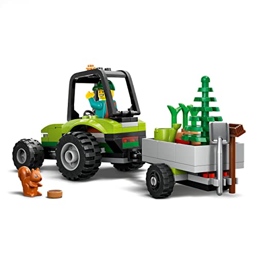 LEGO 60390 City Kleintraktor, Spielzeug-Traktor mit Anhänger, Fahrzeug zum Bauernhof-Set mit Gärtner-Minifigur & Tierfigur, Konstruktionsspielzeug ab 5 Jahren – Bild 4