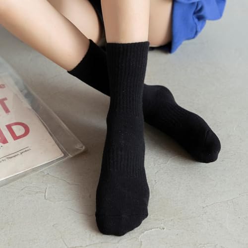 Women's 3-Pack Lightweight ComfortSoft Mid-Calf Crew Socks2