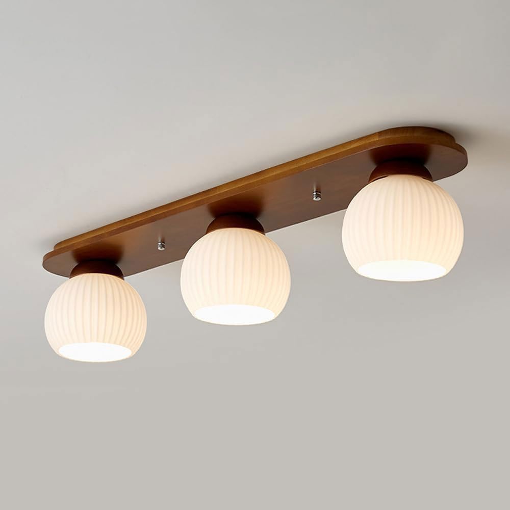 Plafonnier à bande de bois LED contre le manque de lumière en couloir bas de plafond