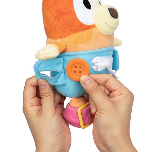 Miniatura 4 de Bluey Bingo Bebé para Vestir y Jugar: Practica Las Habilidades motoras Finas vistiendo a Bingo Bebé, un Peluche Supersuave de 25,4 cm con Botones, Cremallera, Hebilla y Cordones