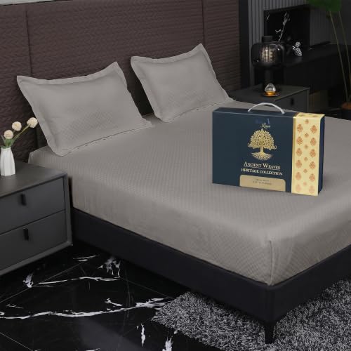 Image of Story@Home Luxe King Size Fitted Bedsheet with 2 Pillow Covers | 500 TC Egyptian Cotton Compact Yarn | 182 x 198 cm | Fits Up to 12 Inch Mattress | Checkered Jacquard | Silver Grey | Gift Packaging