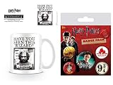 Harry Potter, Le Prisonnier d'Azkaban, Sirius Black Wanted Tasse À Café Mug (9x8 cm) Et 1, Paquet De Badges (15x10 cm)