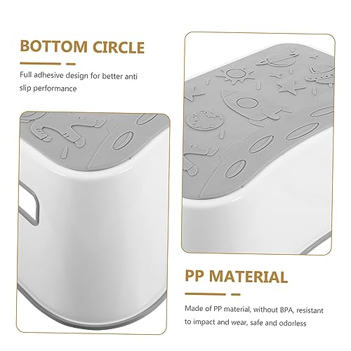 Tabouret de toilette compact pour une salle de bain moderne et zen