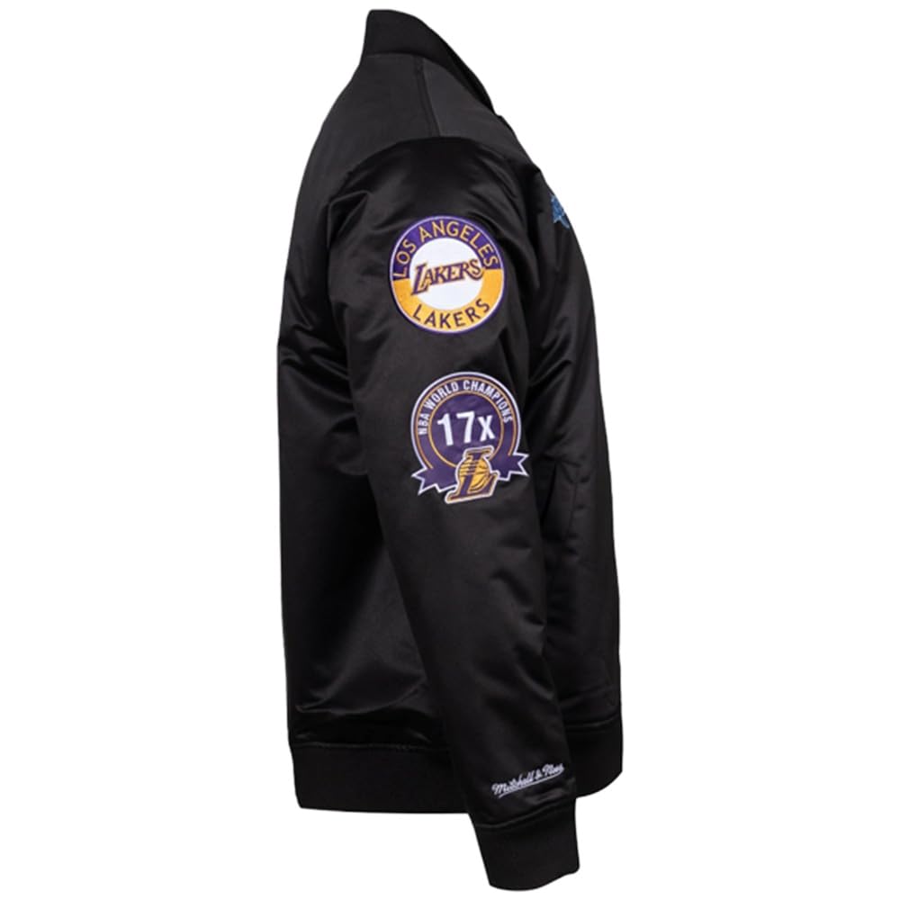 Mitchell & Ness NBA Blackout Giacca in raso pesante | Toppe e ricami di alta qualità su petto e maniche | Polsini a coste su collo, maniche e orlo | Tasche a filetto