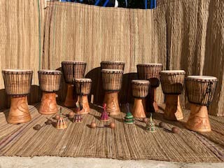 10 Pakiet perkusyjny Djembe do szkół, 3 x 13 cali djembe, 12,7 x 28 cm djembe, 5 x 23 cm djembe, plus darmowe shakery