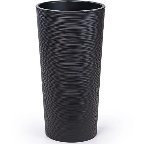 KONZEPT Blumentopf hoch 57 cm mit Einsatz – Pflanzkübel groß in Meißel-Optik, Übertopf 29,5 cm Durchmesser aus Kunststoff, UV- & wetterbeständig, für Innen & Außen, Schwarz