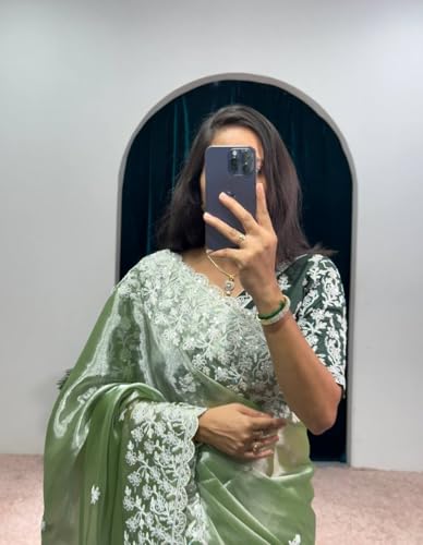 Image of Flosive Women's Present Beautiful Kanjivaram Soft Silk Saree With Blouse