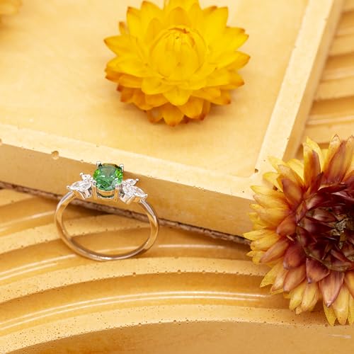 Bague en argent rhodié et pierre verte pour sublimer vos tenues de soirée
