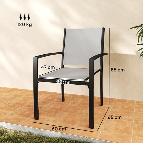 Chaises de jardin empilables robustes pour éviter l'encombrement