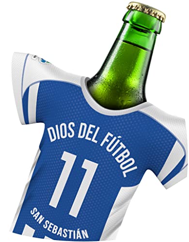 myfanshirt Camiseta de fútbol para San SEBASTIÁN Camiseta de casa Hombre Neopreno Enfriador de Cerveza Enfriador de Botellas Dios del Futbol by SPSPT Cover