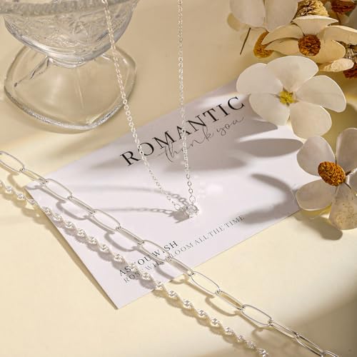 Collier en or superposé avec pendentif cœur le cadeau tendance idéal
