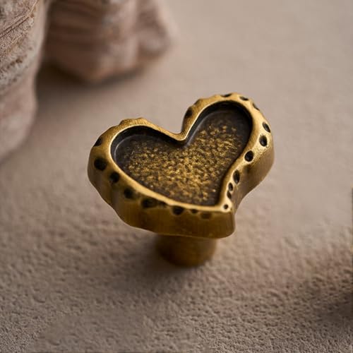 DAPANIY Antique Brass Heart Cabinet Knobs - Gold Hammered Drawer Pulls & Handles, Vintage Solid Metal Decorative Hardware for Boho Nursery Dresser, Kitchen Cupboard, Bathroom Vanity