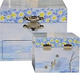 Protégez les bijoux de votre petite fille dans une boîte à bijoux musicale avec une construction robuste en métal, papier et bois. Sa texture SM et sa finition inodore assurent la confiance dans l'utilisation par les enfants, ce qui en fait un excellent cadeau