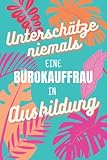  Unterschätze niemals eine Bürokauffrau in Ausbildung: für die Ausbildung o. Weiterbildung  Perfekt für Frauen/Mädchen, die im Büro arbeiten  Ausbildungsbeginn Geschenk