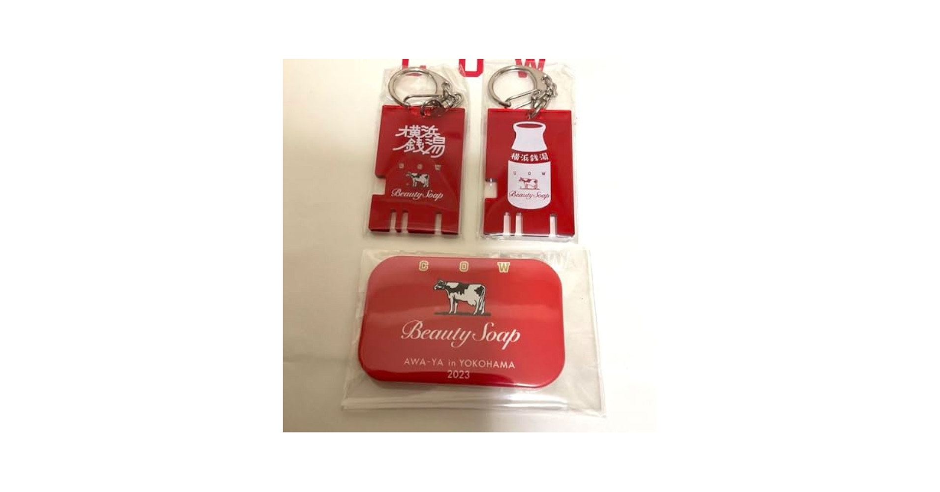 COW - 赤箱AWA-YA 横浜銭湯 チャーム 2種コーデ缶バッジ　限定マステ＆缶バッジ他 Amazon.co.jp: 赤箱 AWA-YA 横浜銭湯 チャーム 2種 ＆赤箱コーデ