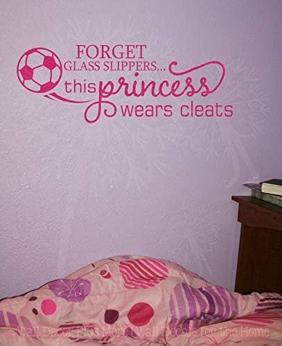 Miniatura 3 de Calcomanías de pared de fútbol para niñas, con texto en inglés "This Princess Wears Cleats" (23 x 8 pulgadas), color rosa intenso