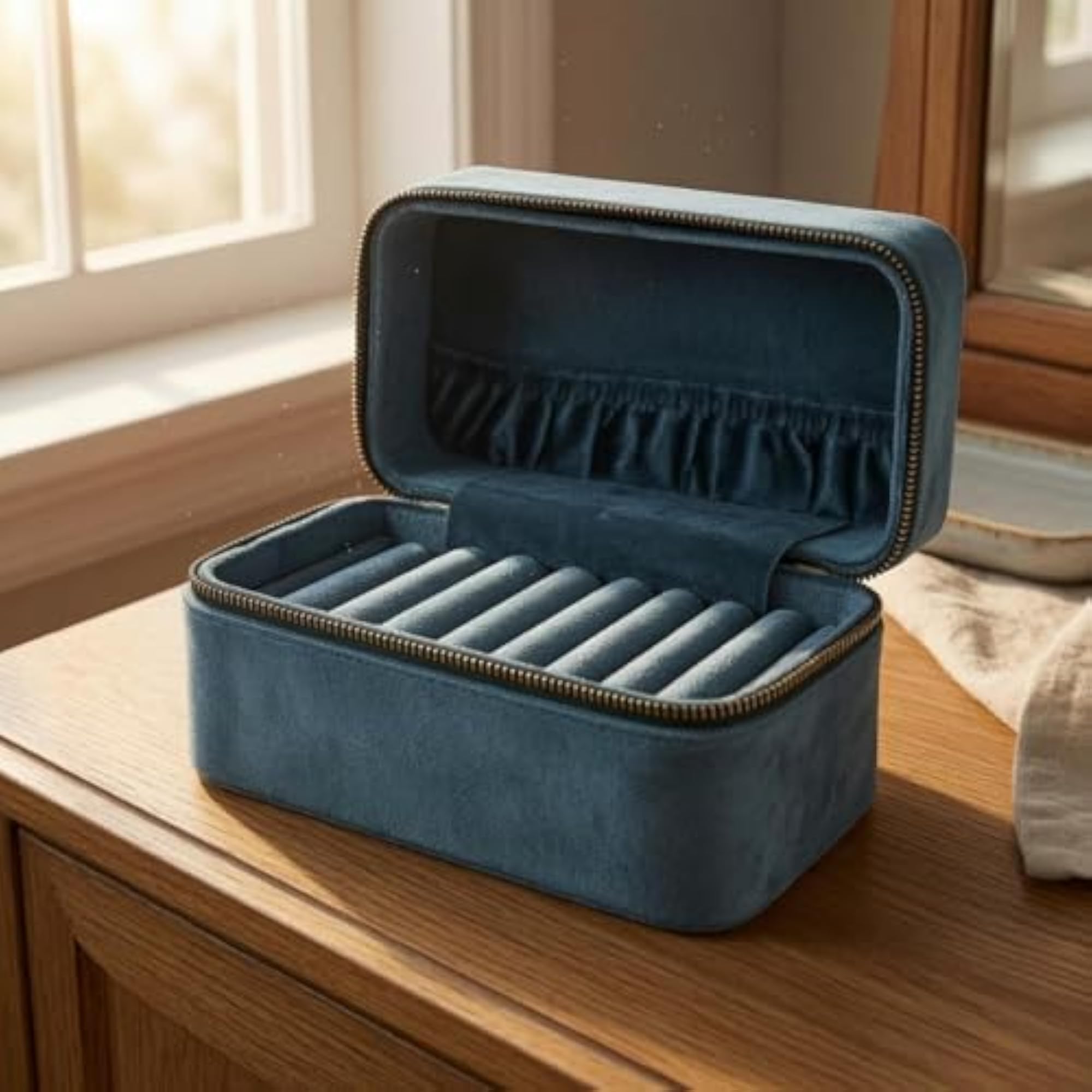 Padded Slots Bracelet Storage Box, Velvet-Like Design