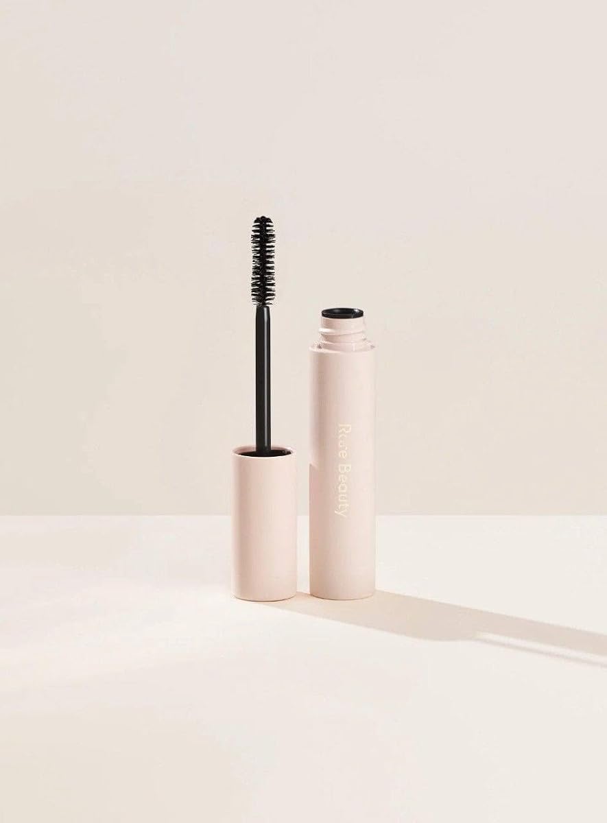 Rare Beauty Perfect Strokes Máscara voluminizadora universal negra 0.45 fl. onz. | 13,5 ml