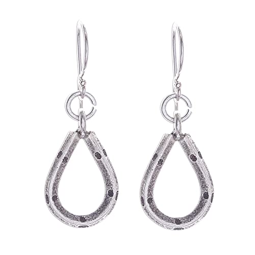Boucles d'oreilles goutte argent massif au design artisanal unique