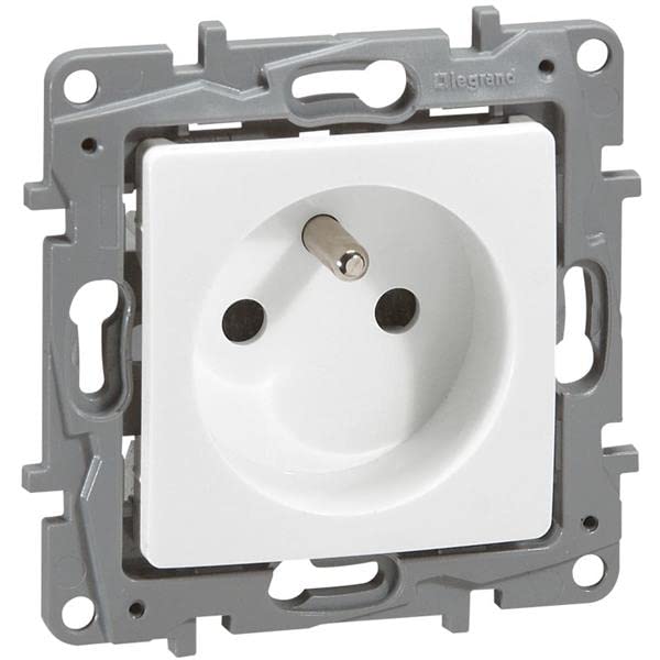 NILOE PRISE 2P+T 230V