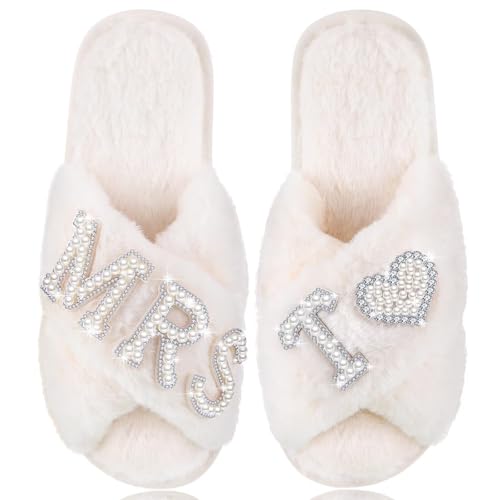 Bride Slippers for Wedding Day MRS Letter Pearl Personalized Initial Design Bridesmaid Custom Slippers Bridal Party Shower Gift Open Toe Fuzzy Bridal Getting Ready Outfit Indoor Shoes, MRS T 3637