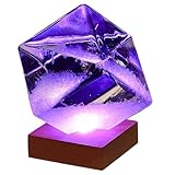 Gardez une longueur d'avance sur la météo avec le cube prédicteur météorologique des nuages ​​d'orage, un outil innovant qui utilise les formations nuageuses dans le verre pour prédire les changements météorologiques.