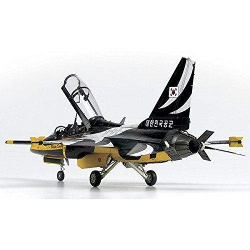 Amazon.com: 1/48 ROKAF T-50B black Eagles 12242 - Plastic model