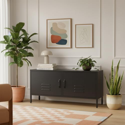 skølm Atria Lowboard aus Metall – TV Schrank in Schwarz – Fernsehtisch mit 4 verstellbaren Fächern – TV Board 105x38x55 cm (BxTxH) – Sideboard / Fernsehschrank / Wohnzimmerschrank / Metallschrank