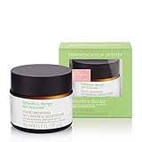 Reduziert die Faltenbildung und minimiert Linien. Durchfeuchtet die Haut.